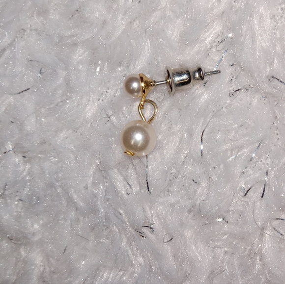 5 for $10 Vintage Gold Tone Faux Pearl Drop Earrings - Picture 4 of 5
